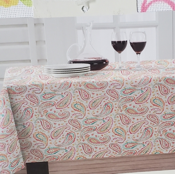 C&C California Design Indoor/Outdoor Easy Care Tablecloth 60 x 84 Paisley Design - Picture 5 of 5